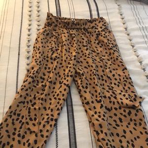 lightweight Wide leg pants! size small.